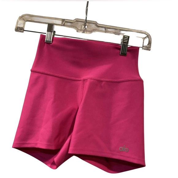 NWOT Alo Yoga shorts HOT PINK Size XS - Picture 4 of 5